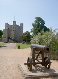 Rochester-Castle-gun.jpg