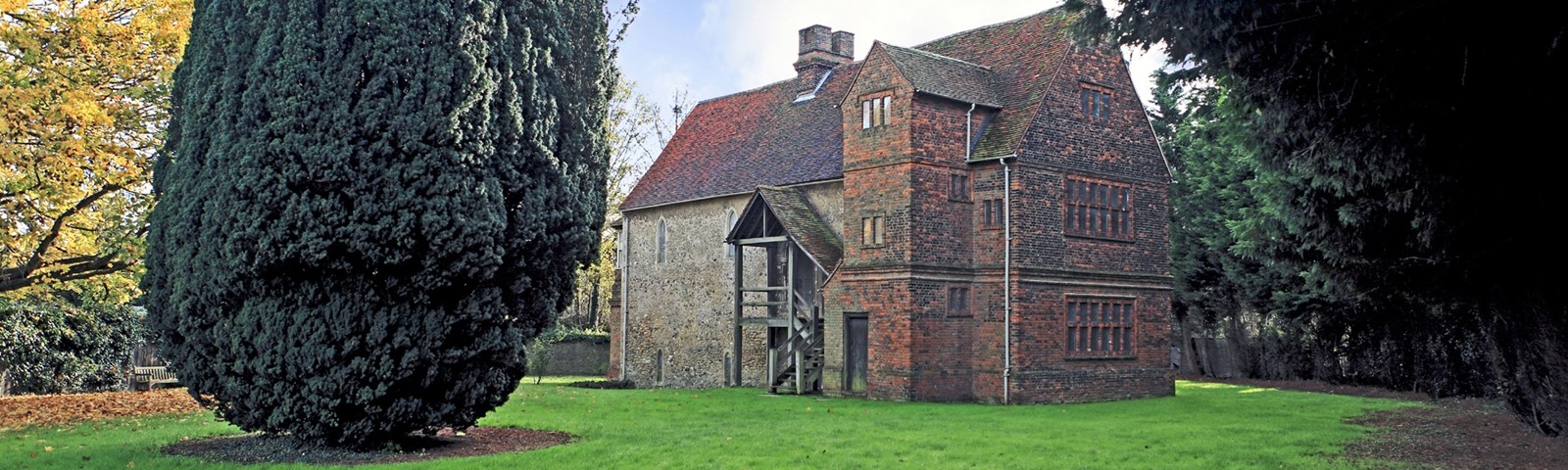 Temple_Manor_autumn.jpg