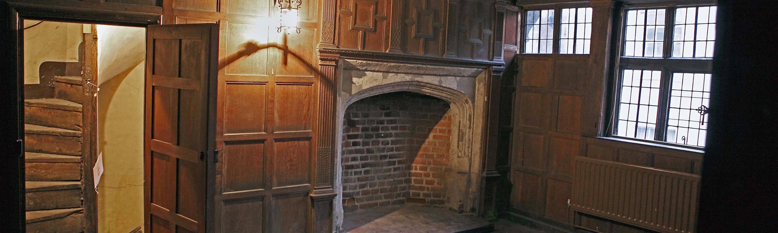 praxis8386_eastgate_house_room23_inc_simon_kelsey (1).jpg