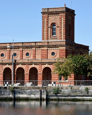 HARVEST DISTILLERY 24